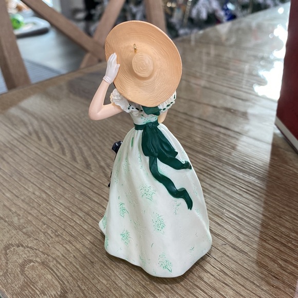 1998 Scarlett O'Hara Hallmark Keepsake ornament - Picture 3 of 4